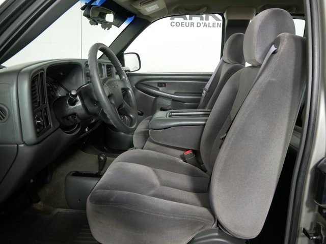 Used 2003 Pewter Metallic GMC  image 9