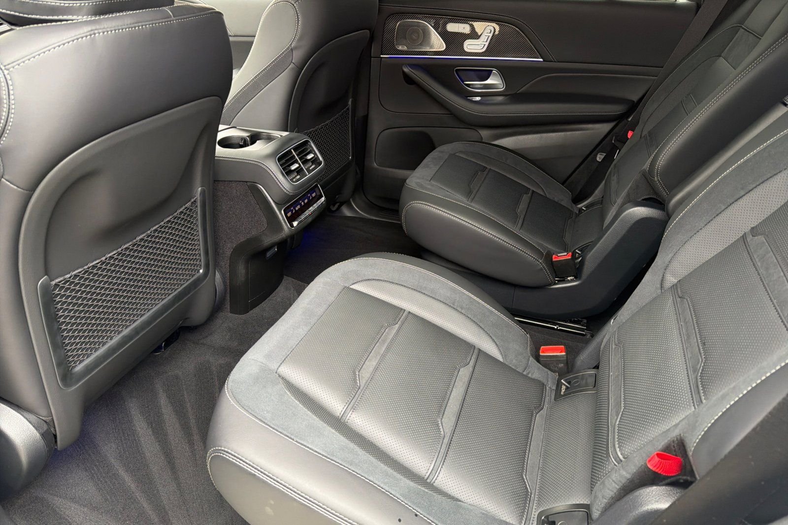 New 2026 MANUFAKTUR Alpine Grey Mercedes-Benz GLS 63 AMG® image 12