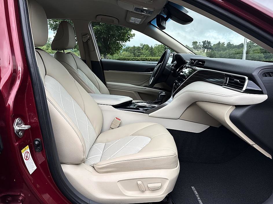 Used 2018 Ruby Flare Pearl Toyota XLE image 20