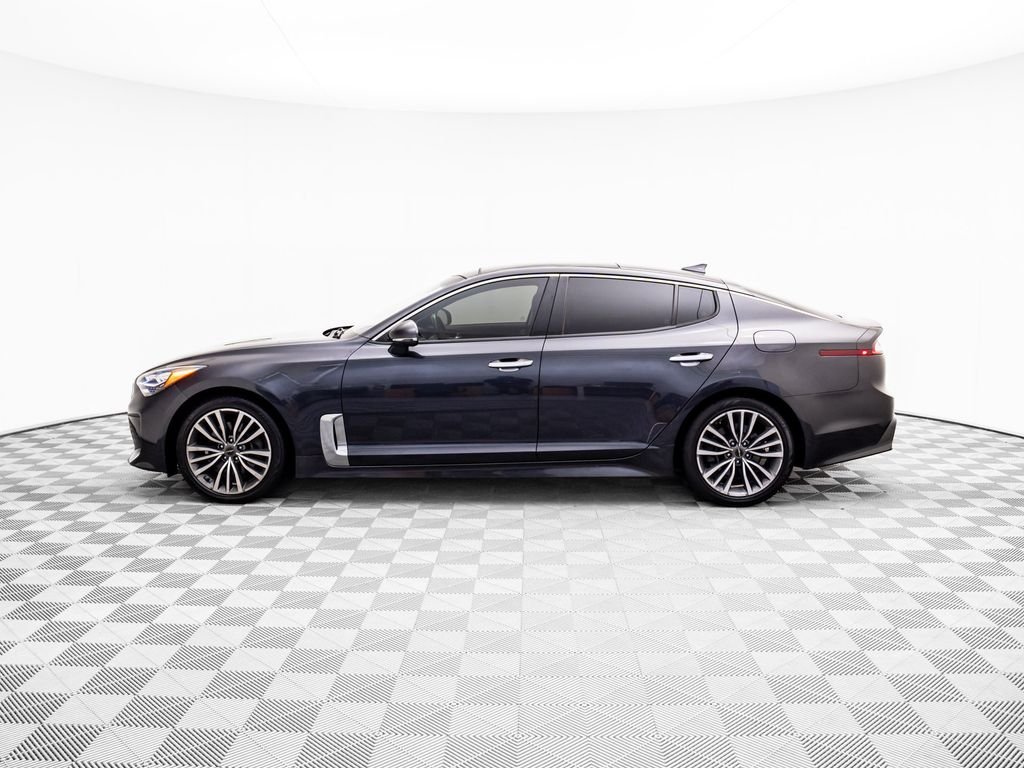 2019 Kia Stinger Premium photo 2
