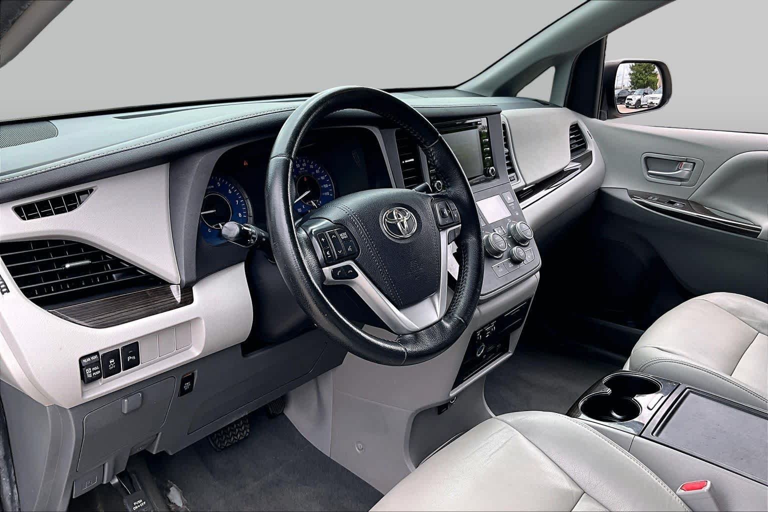 Used 2020 Blizzard Pearl Toyota XLE Premium image 16