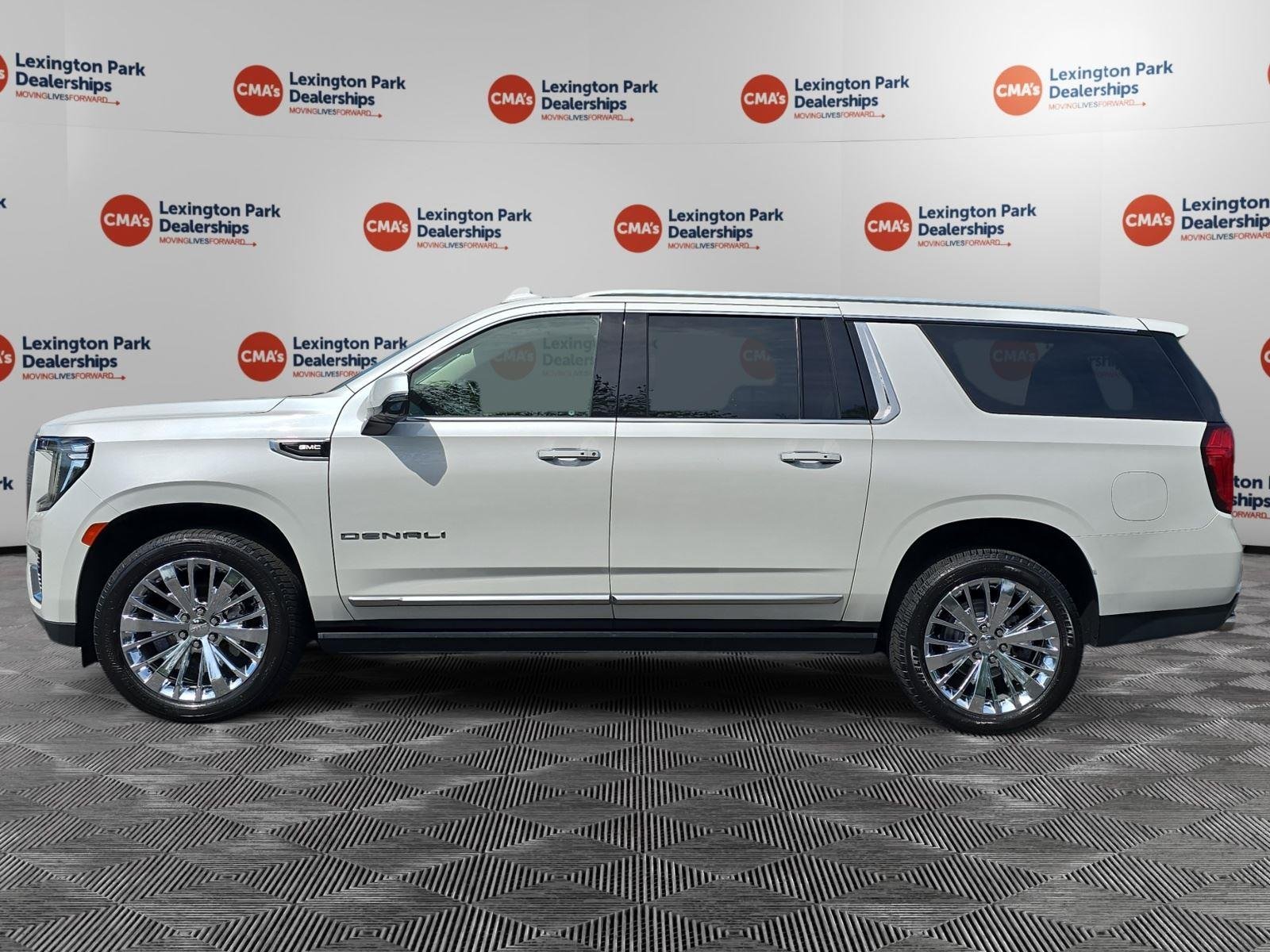 Used 2021 White Frost Tricoat GMC Denali image 4