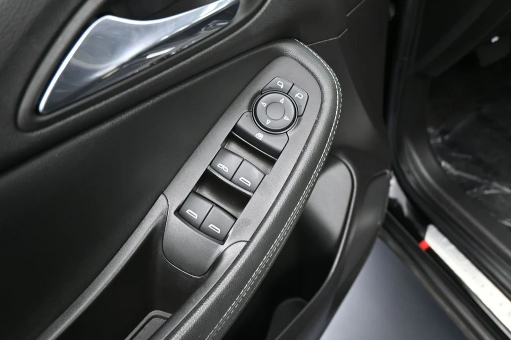 Used 2023 Ebony Twilight Metallic Buick Preferred image 13