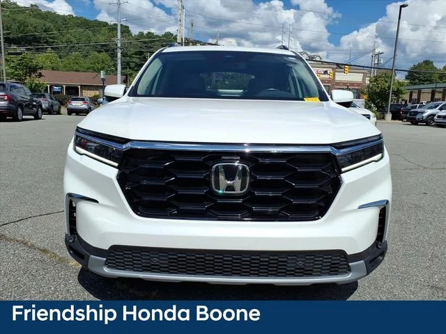 Used 2025 White Honda Touring image 16