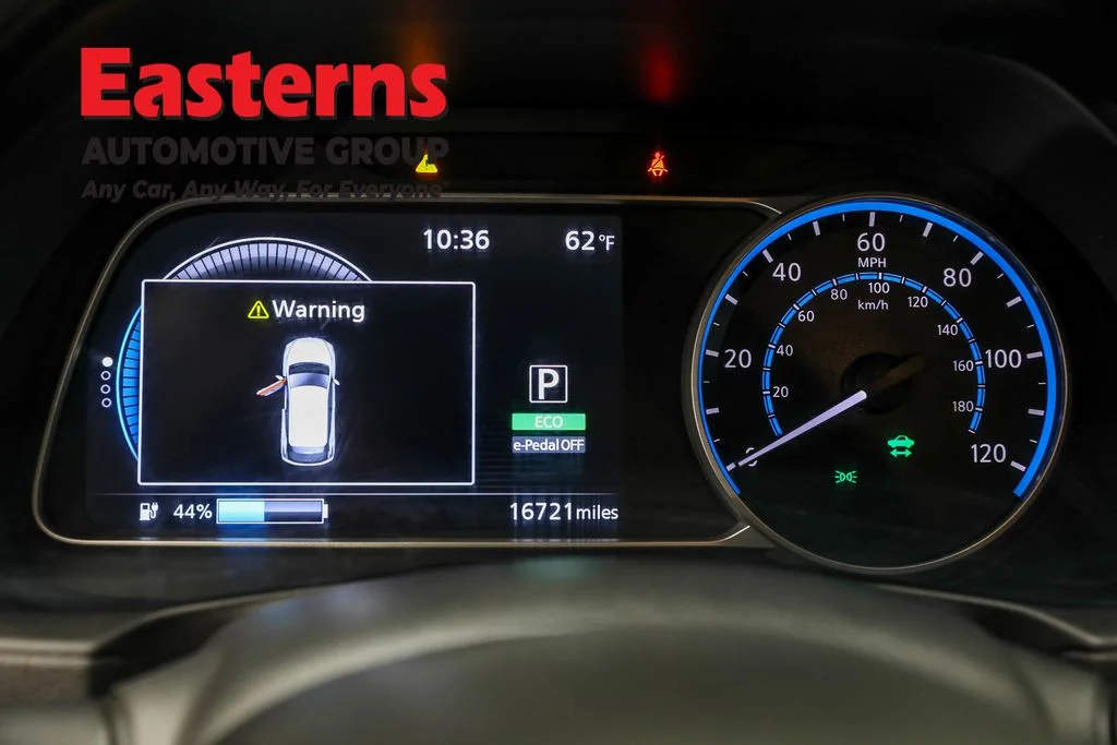 Used 2023 Gray Nissan S image 18