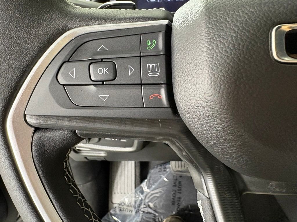 New 2026 Baltic Gray Metallic Clear-Coat Exterior Paint Jeep Laredo image 24