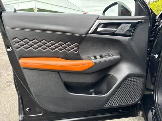 Used 2022  Mitsubishi SEL image 18