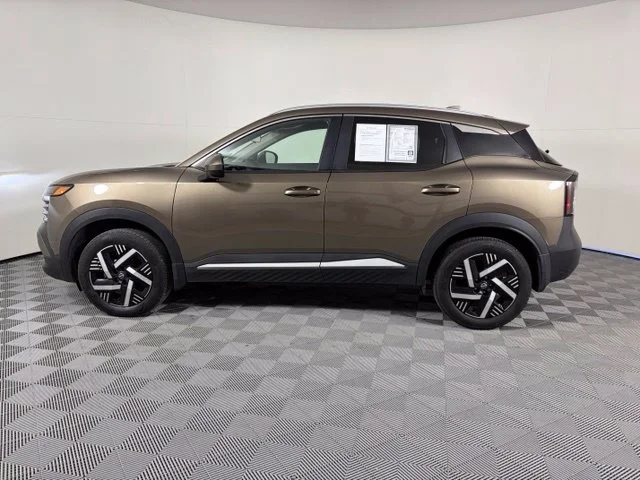 Used 2025 Brown Nissan SV image 4