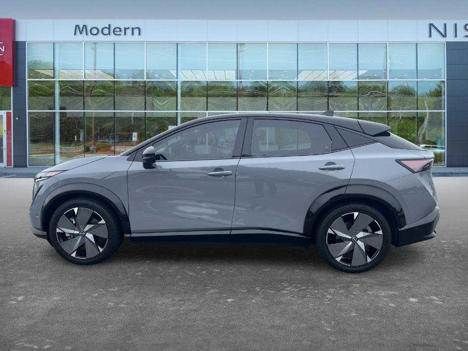 Used 2024 Boulder Gray Pearl/Black Diamond Pearl Nissan PLATINUM+ image 8