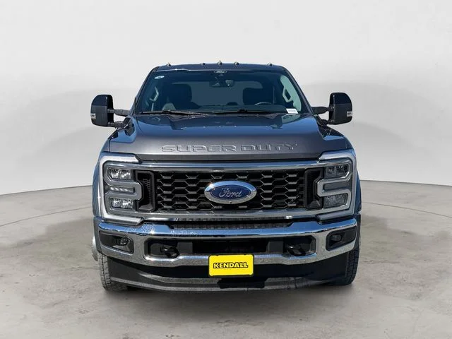 Certified Used 2025  Ford Lariat image 2