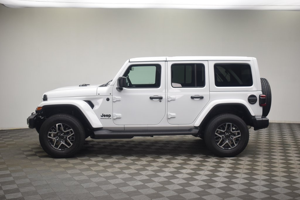 New 2026 Bright White Clear-Coat Exterior Paint Jeep Sahara image 13