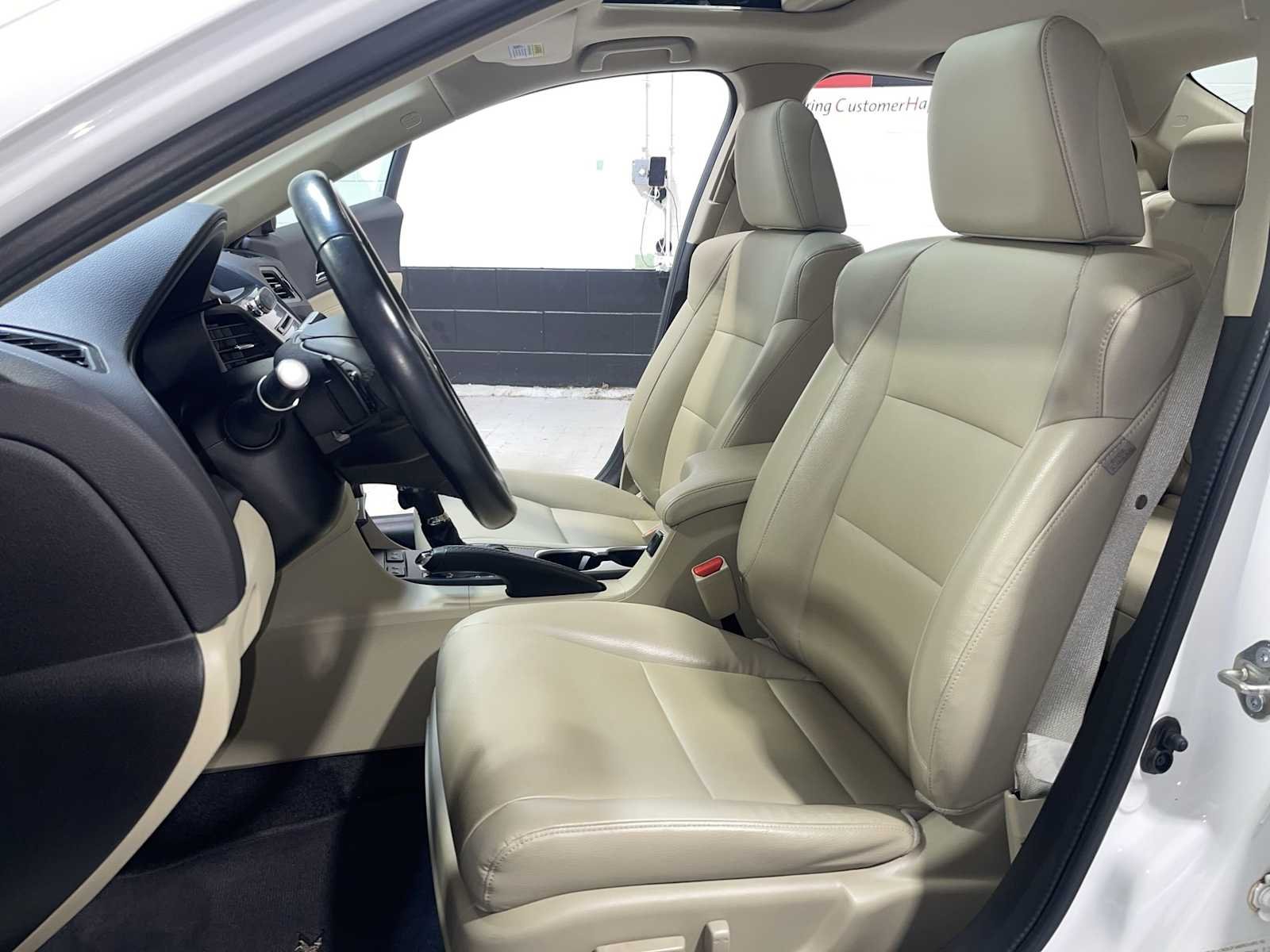 Used 2018 Bellanova White Pearl Acura  image 11