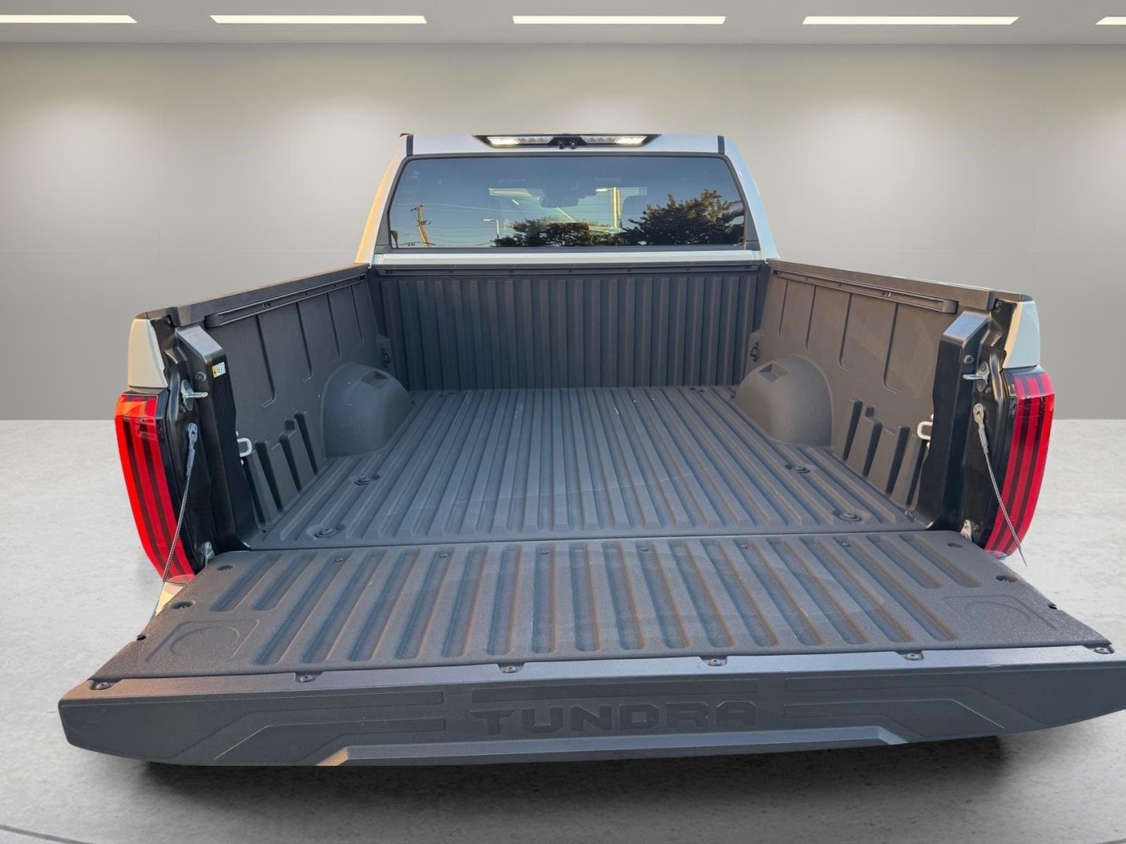 Used 2025 Wind Chill Pearl Toyota Limited image 12