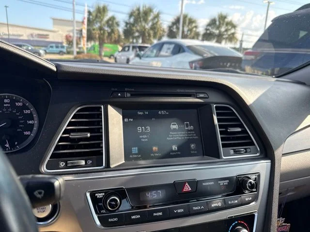 Used 2016 Silver Hyundai Sport image 3