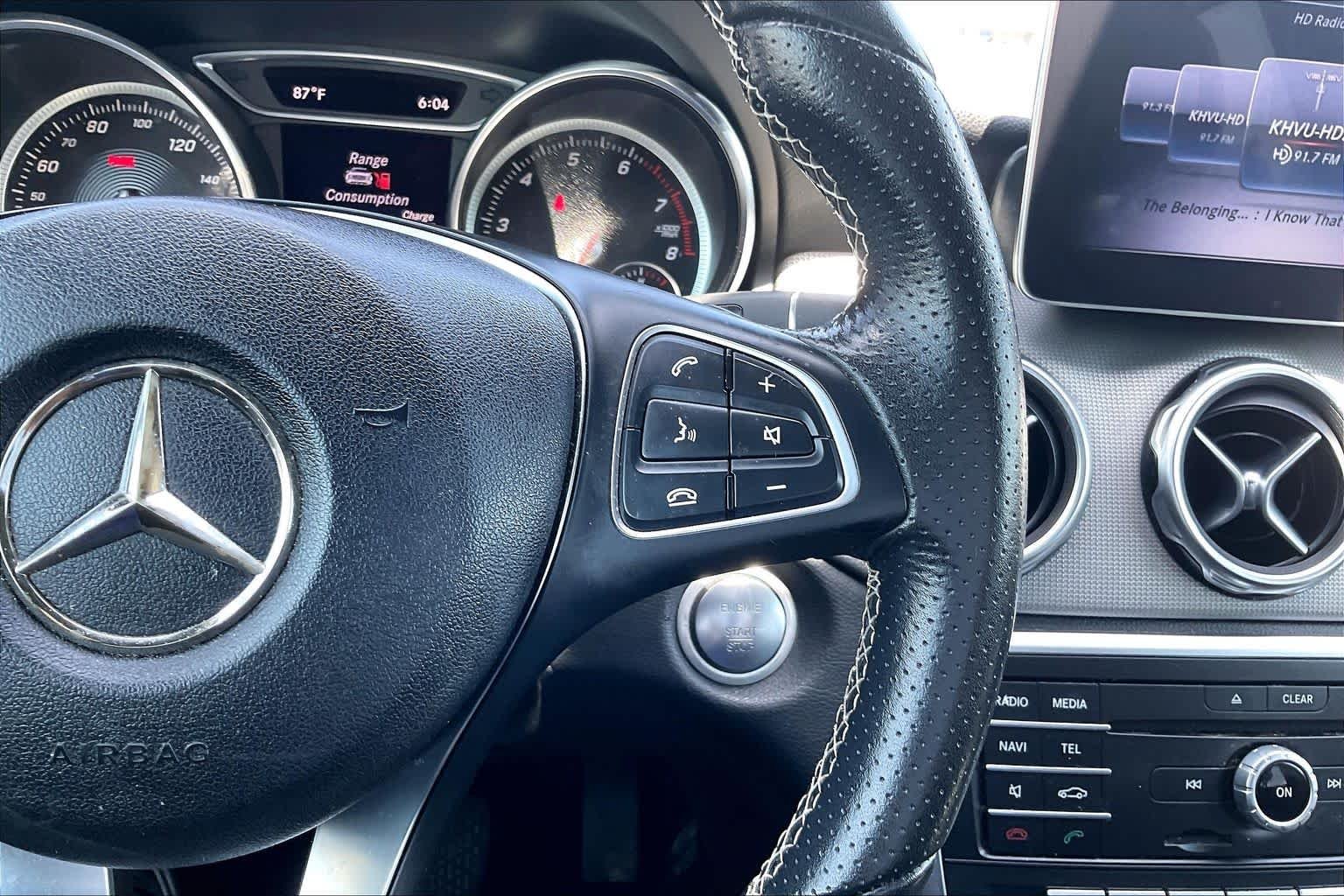 Used 2018 Night Black Mercedes-Benz GLA 250 image 24