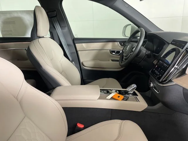 2025 Volvo XC90 Core - Photo 15
