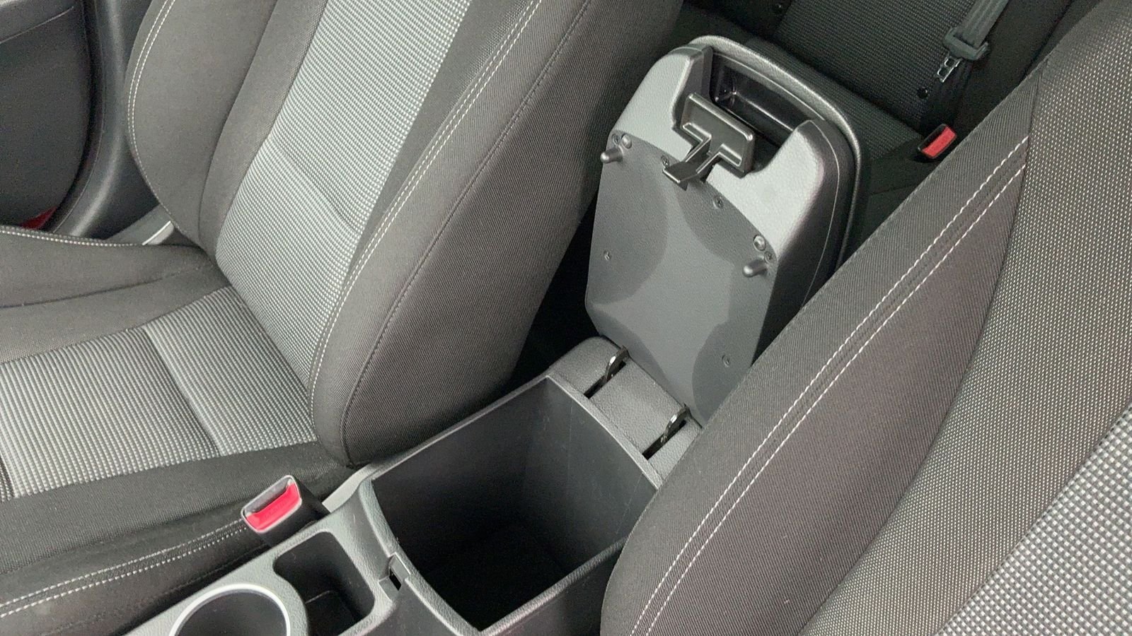 Used 2015 Gray Hyundai Base image 38