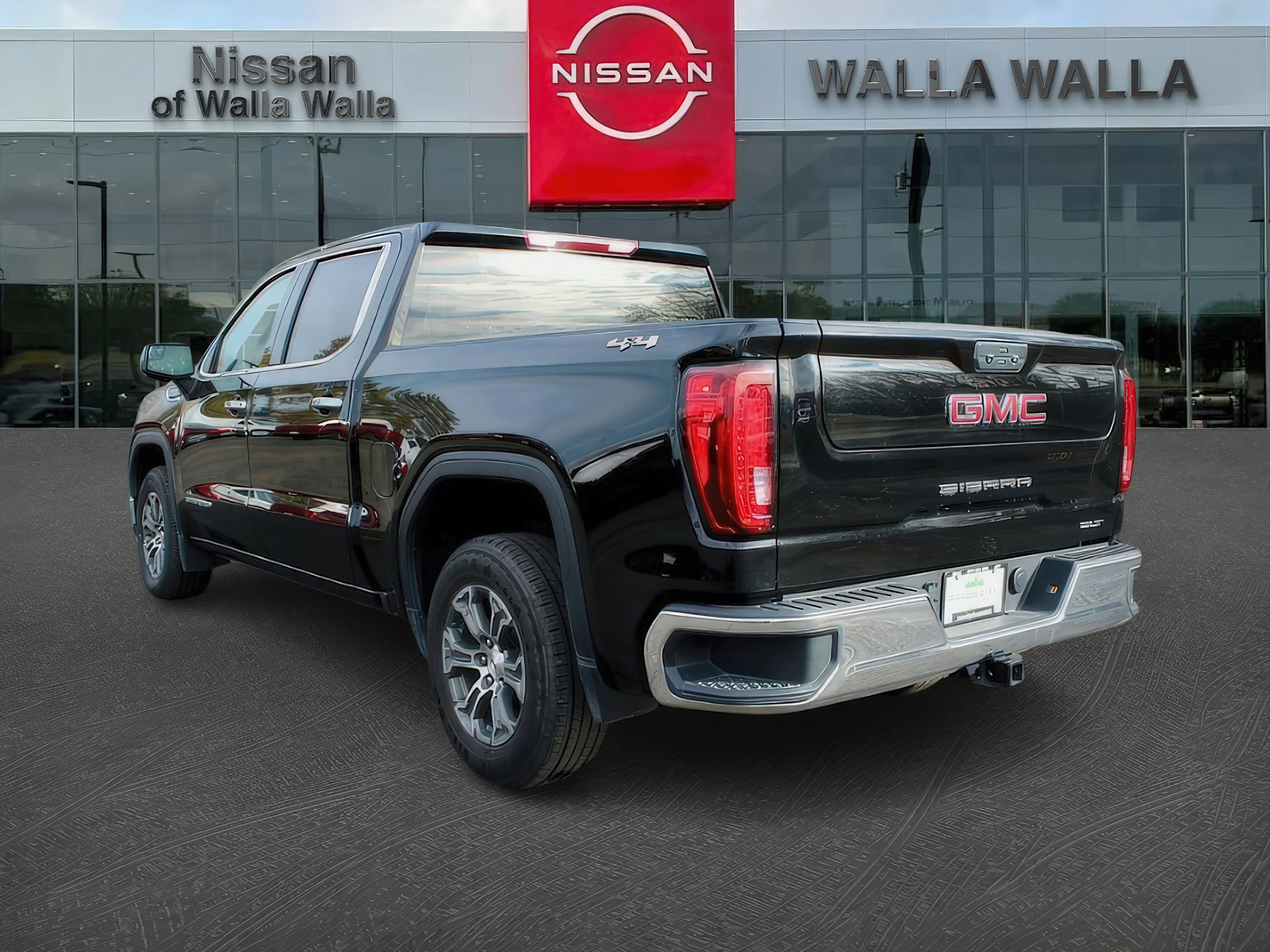 2024 GMC Sierra 1500 SLT - Photo 5