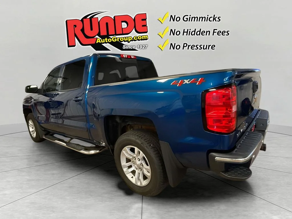 Used 2018 Deep Ocean Blue Metallic Chevrolet LT image 4