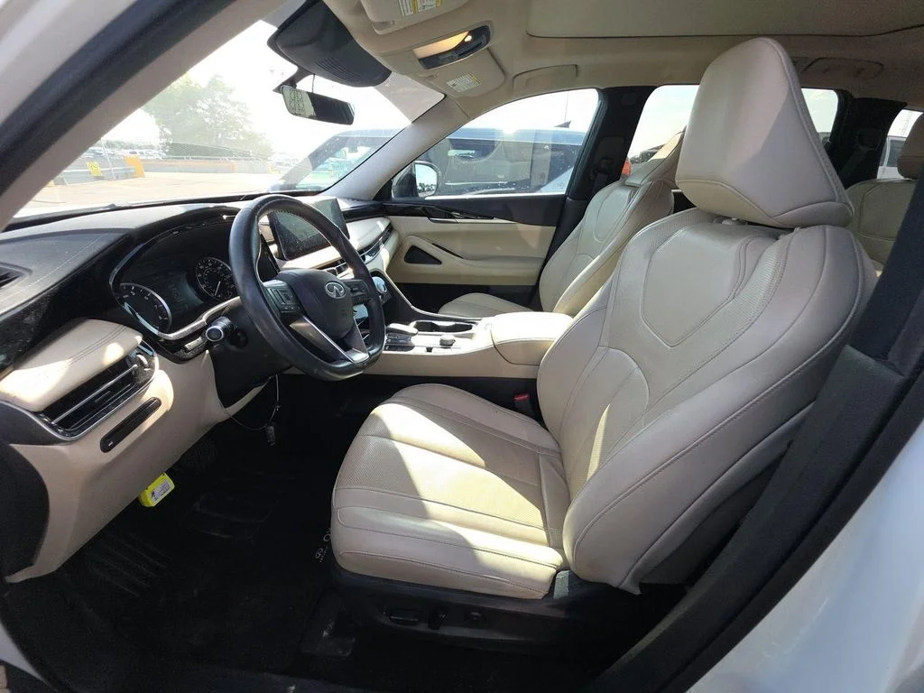 Certified Used 2024 White INFINITI PURE image 7