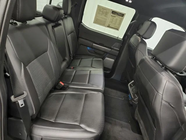 Used 2024  Ford Lariat image 42