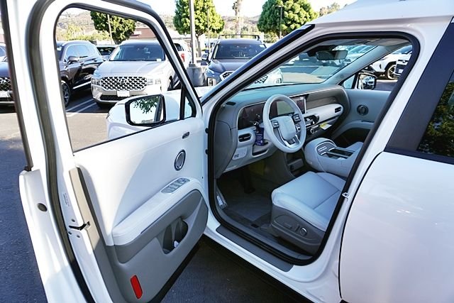New 2026 White Hyundai SEL Premium image 41