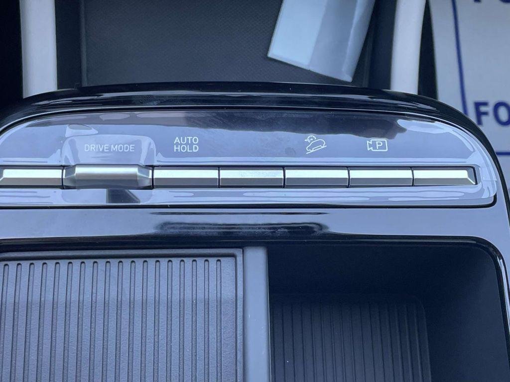 New 2026 White Hyundai SEL FWD image 32