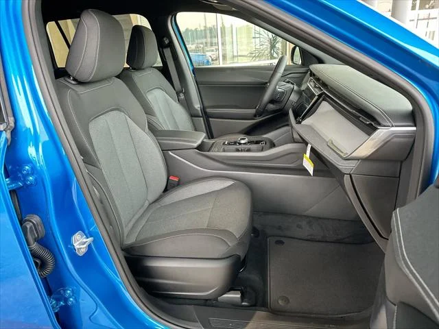 New 2026 Hydro Blue Pearl-Coat Exterior Paint Jeep Laredo image 23
