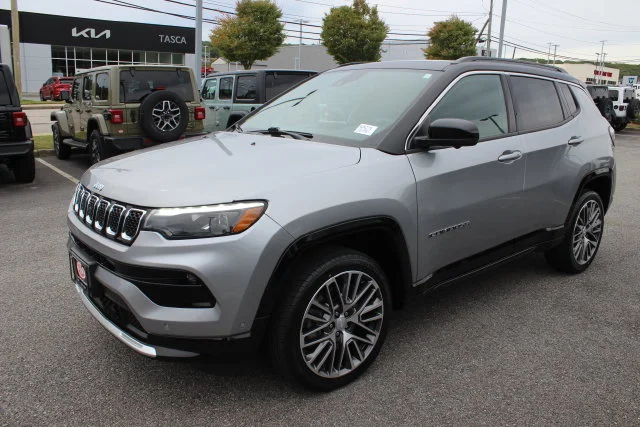Used 2023 Silver Jeep Limited image 2