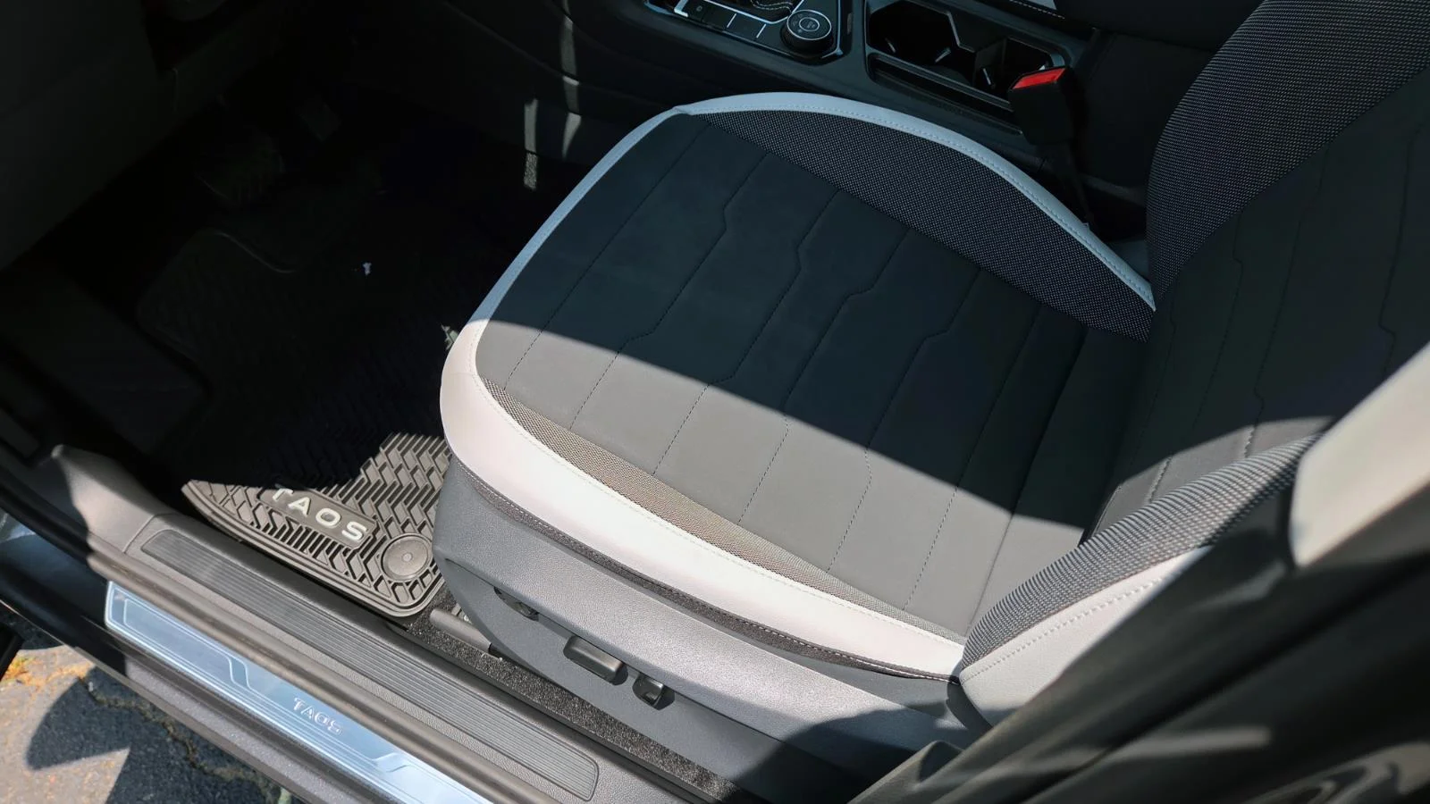 New 2026 GRAY Volkswagen SE image 22