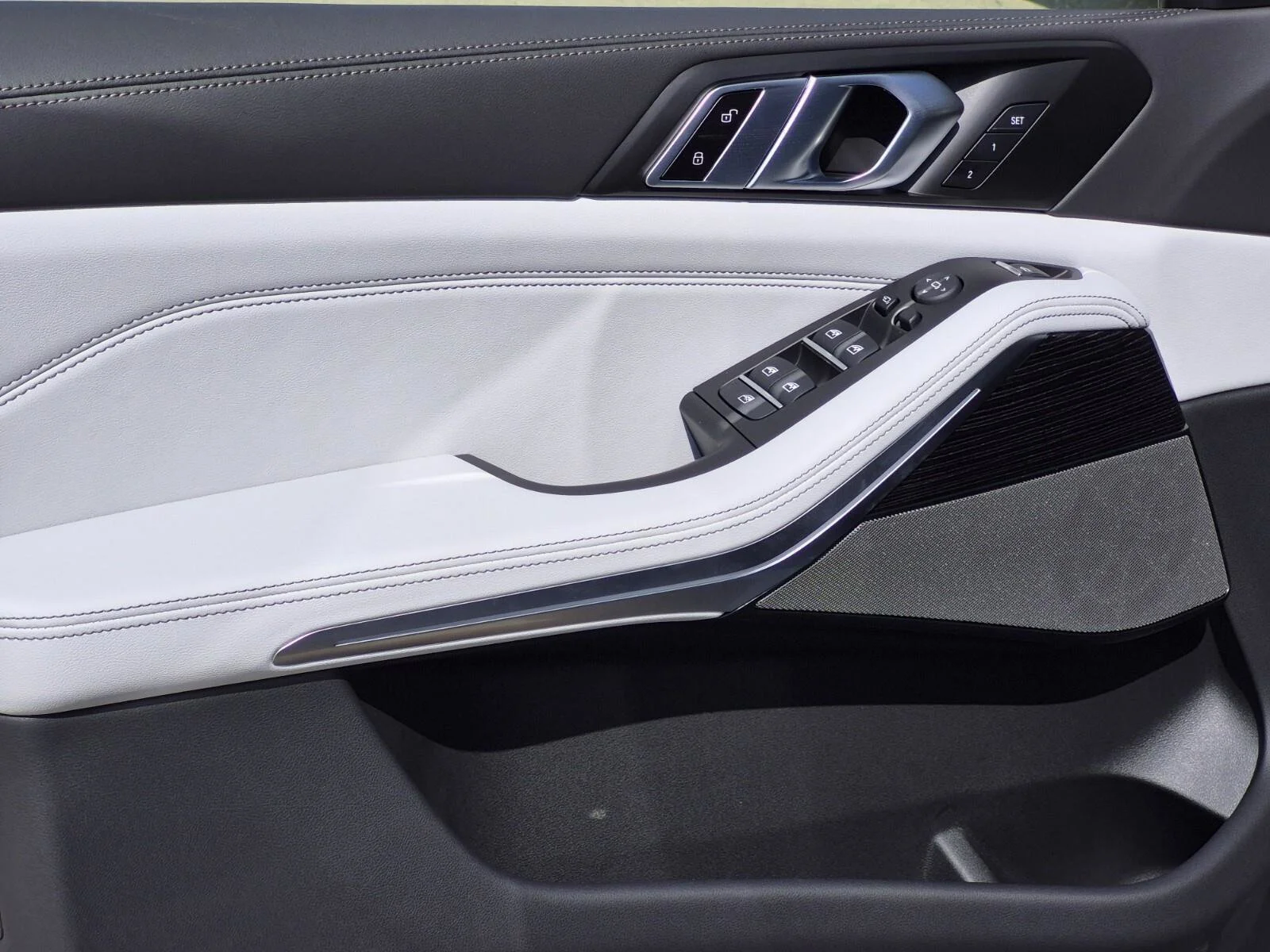 New 2026 Brooklyn Grey Metallic BMW xDrive40i image 16