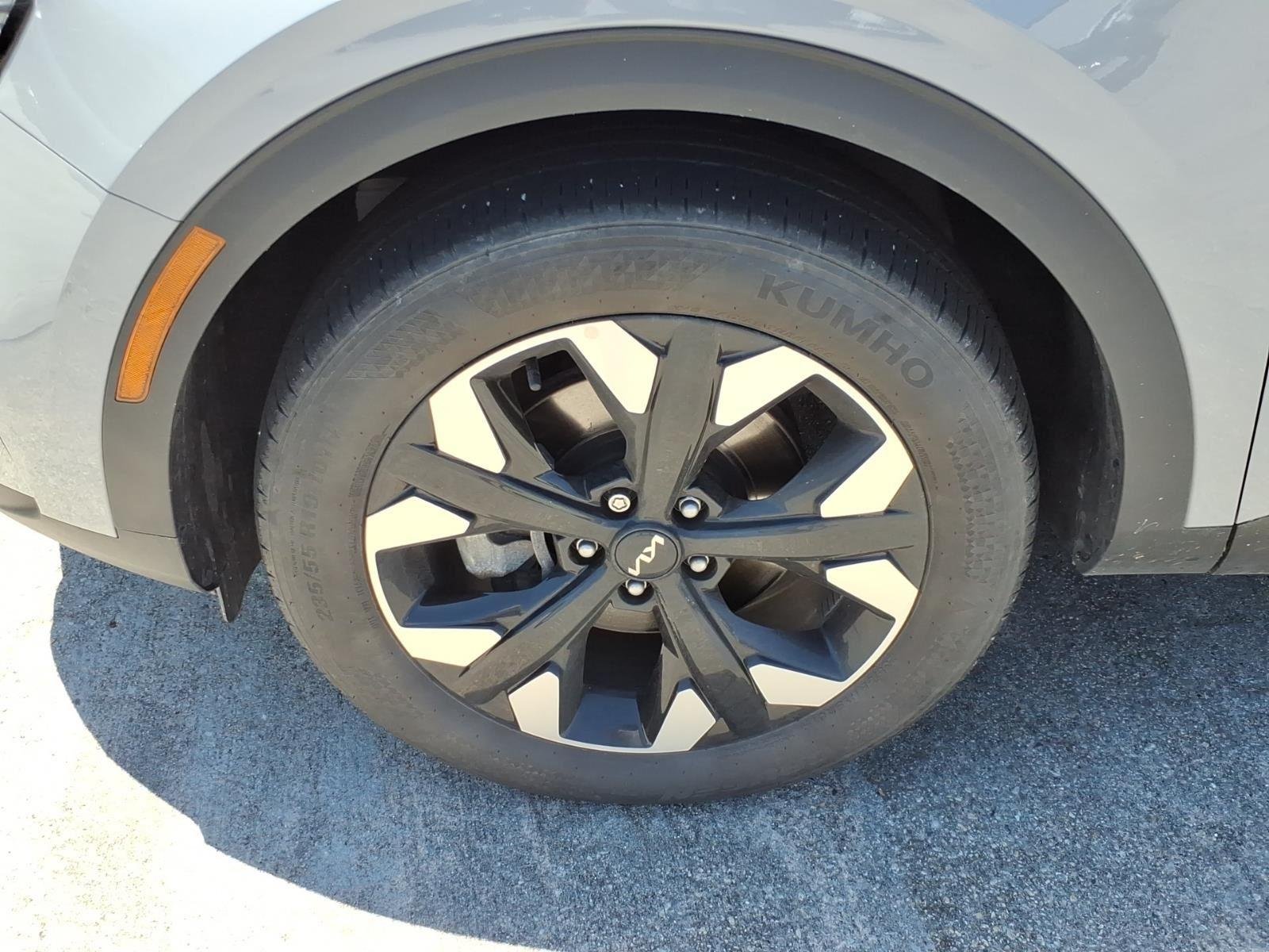 Used 2023 Wolf Gray Kia X-Line image 4