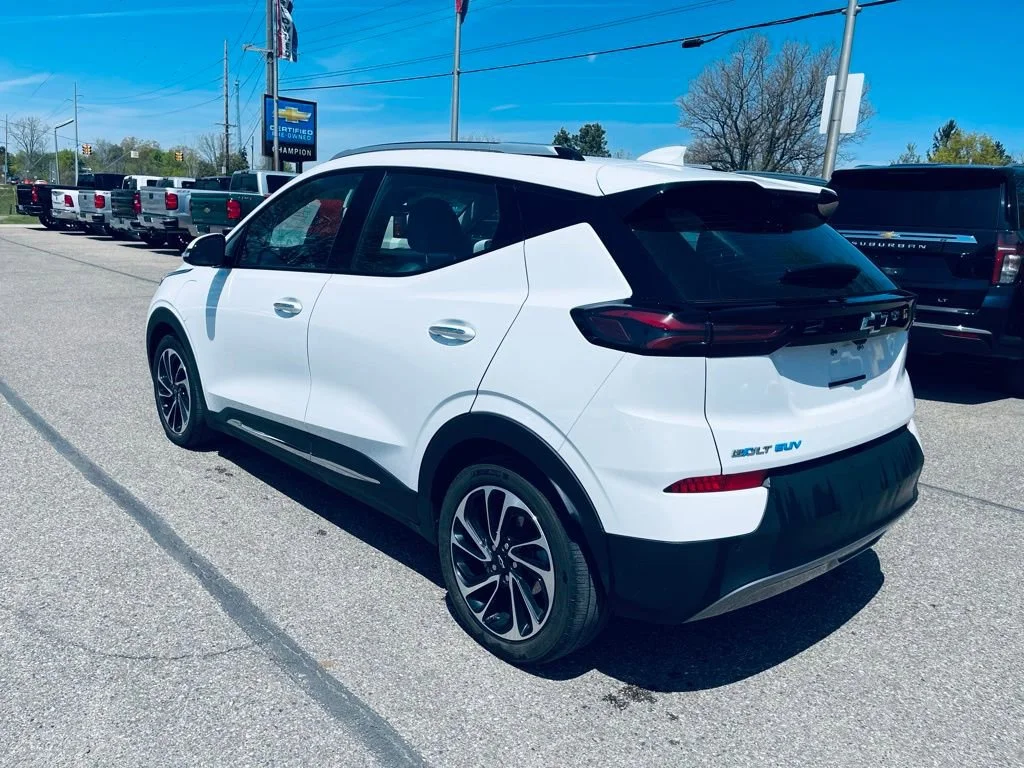 Used 2022 Chevrolet Bolt EUV Premier with VIN 1G1FZ6S0XN4133681 for sale in Howell, MI