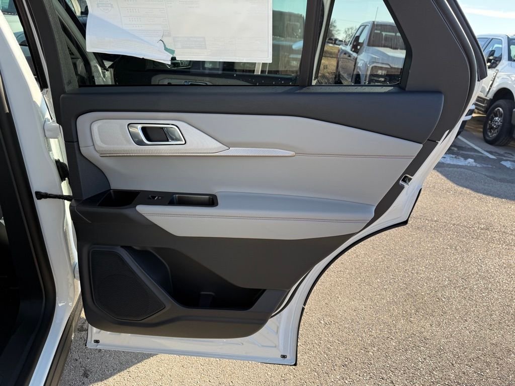New 2026 Star White Metallic Tri-Coat Ford Active image 22