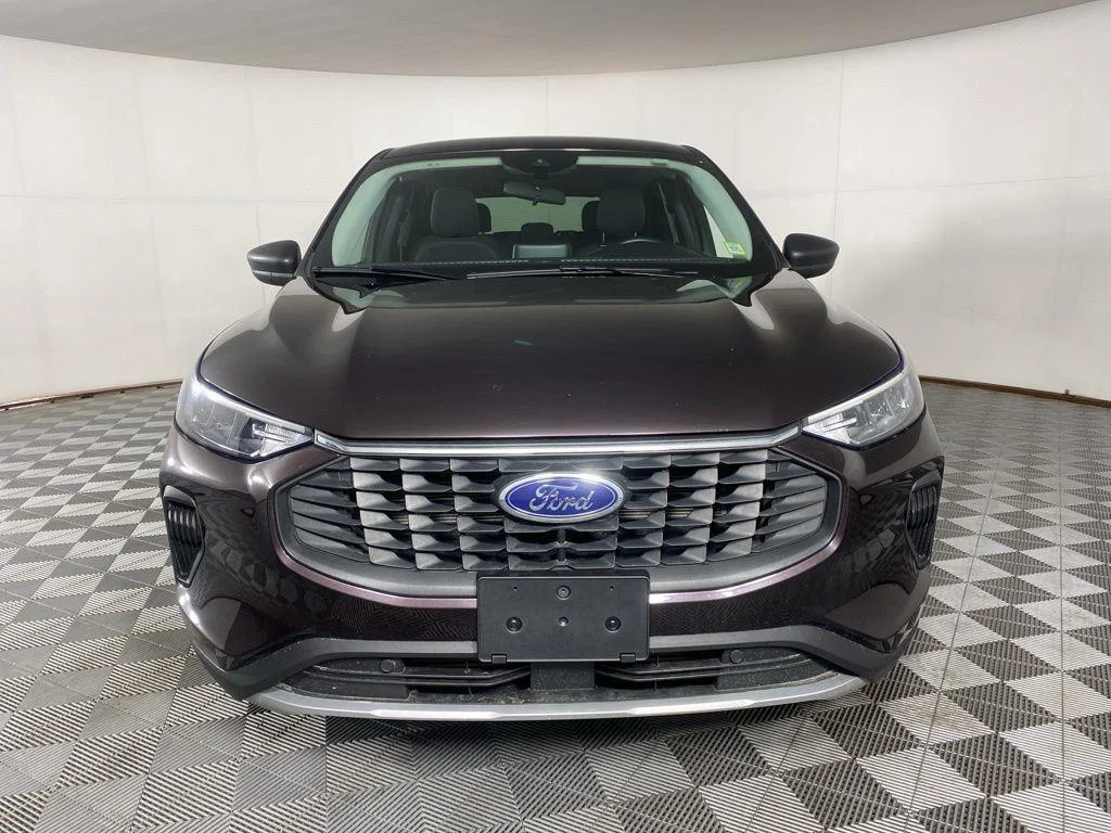 Used 2023 Cinnabar Red Ford Active image 2