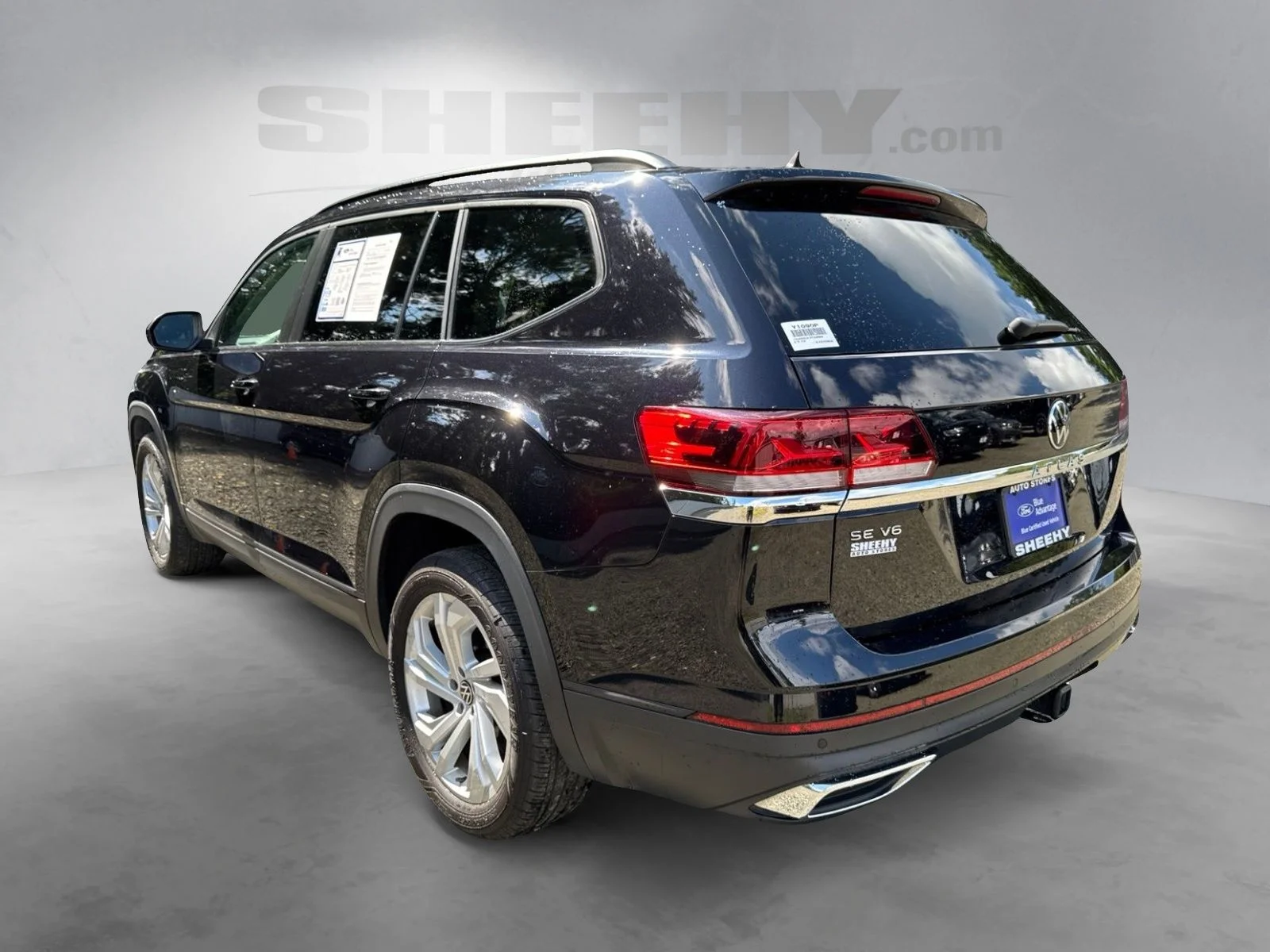 Used 2023 Deep Black Pearl Effect Volkswagen 3.6L V6 SE w/Technology image 13