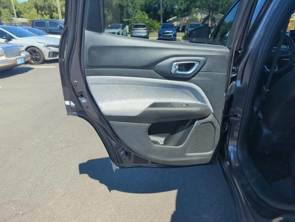 Used 2024 Gray Jeep Latitude image 27