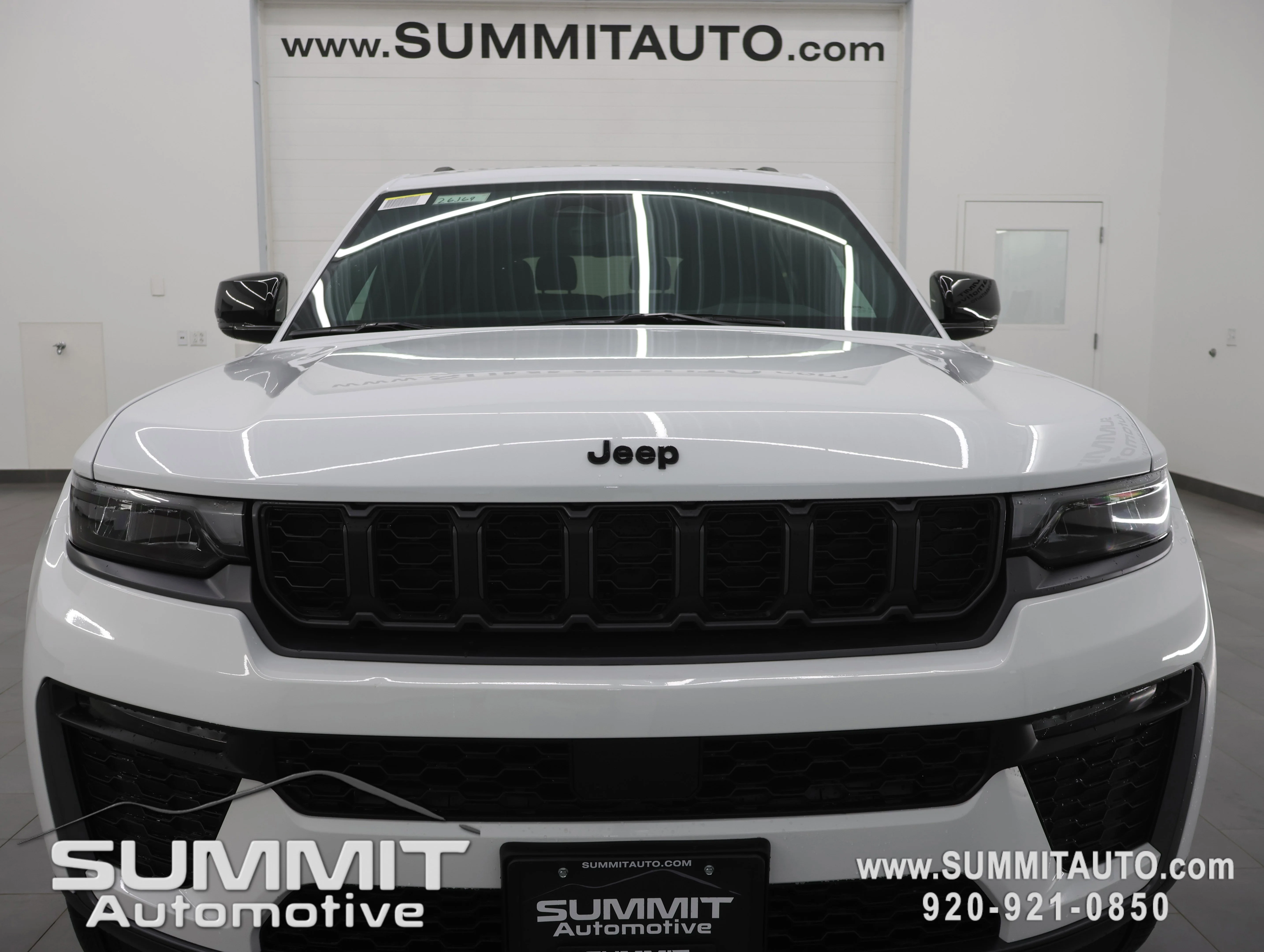 New 2026 Bright White Clear-Coat Exterior Paint Jeep Limited image 22