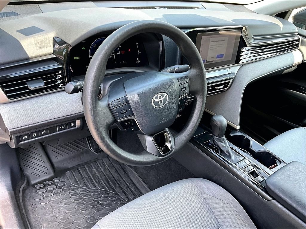 Used 2025  Toyota LE image 8