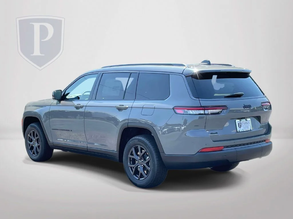 New 2027 Sting-Gray Clear-Coat Paint Jeep Laredo Altitude image 6