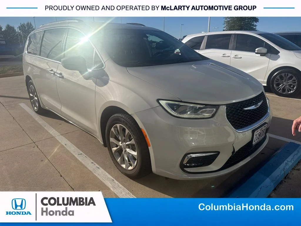 Used 2021 White Chrysler Touring L image 1