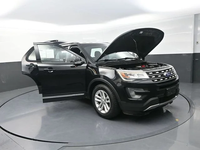 Used 2017 Black Ford XLT image 30