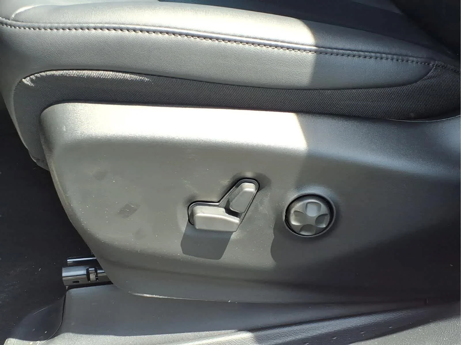 New 2026 Bright White Clearcoat Chrysler LX image 10