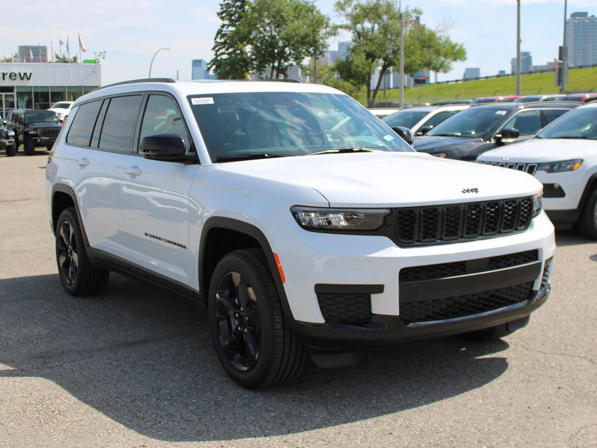 New 2025 White Jeep Altitude* 4x4, Sunroof, Heated Leather, Wireless Charging Pad image 6