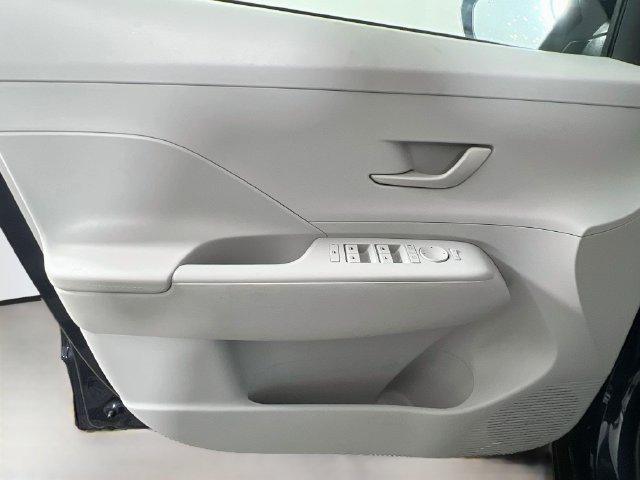 2025 Hyundai Kona SEL - Photo 27