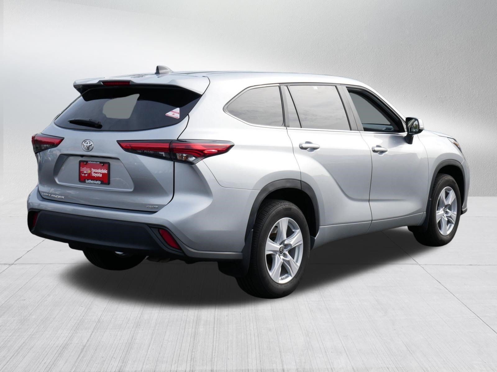 Used 2023 Celestial Silver Metallic Toyota L image 7