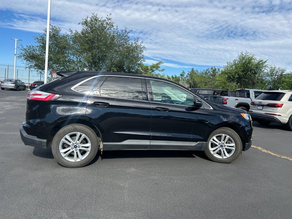 Used 2019 Black Metallic Ford SEL image 4