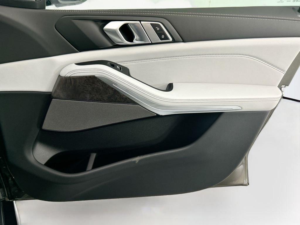 New 2026 Green Metallic BMW sDrive40i image 24