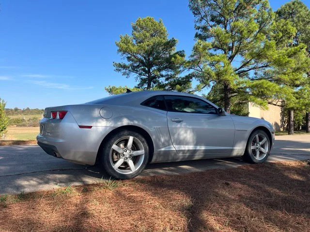 Used 2010 Silver Chevrolet 2LT image 8