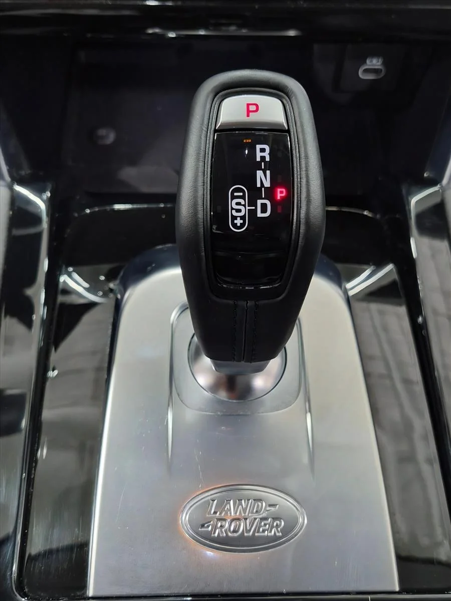 Used 2023 Grey Land Rover S image 12